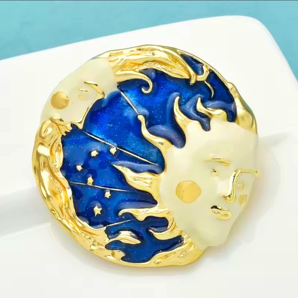 La Petite Soleil Sun Moon Brooch - Picture 3 of 13